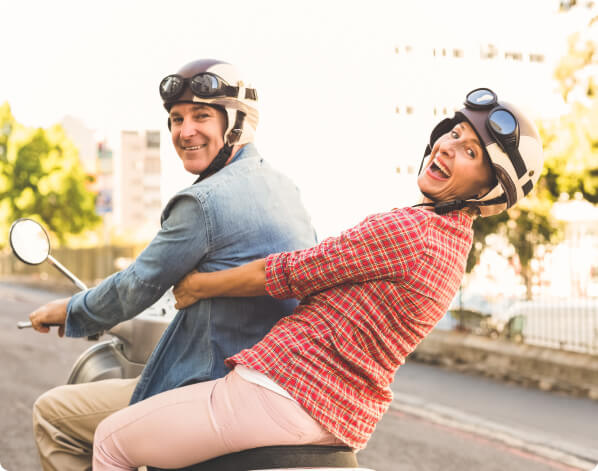 smiling_couple_riding_a_vespa (1)